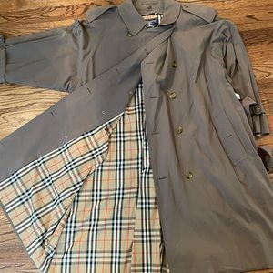 VINTAGE BURBERRY TRENCH COAT